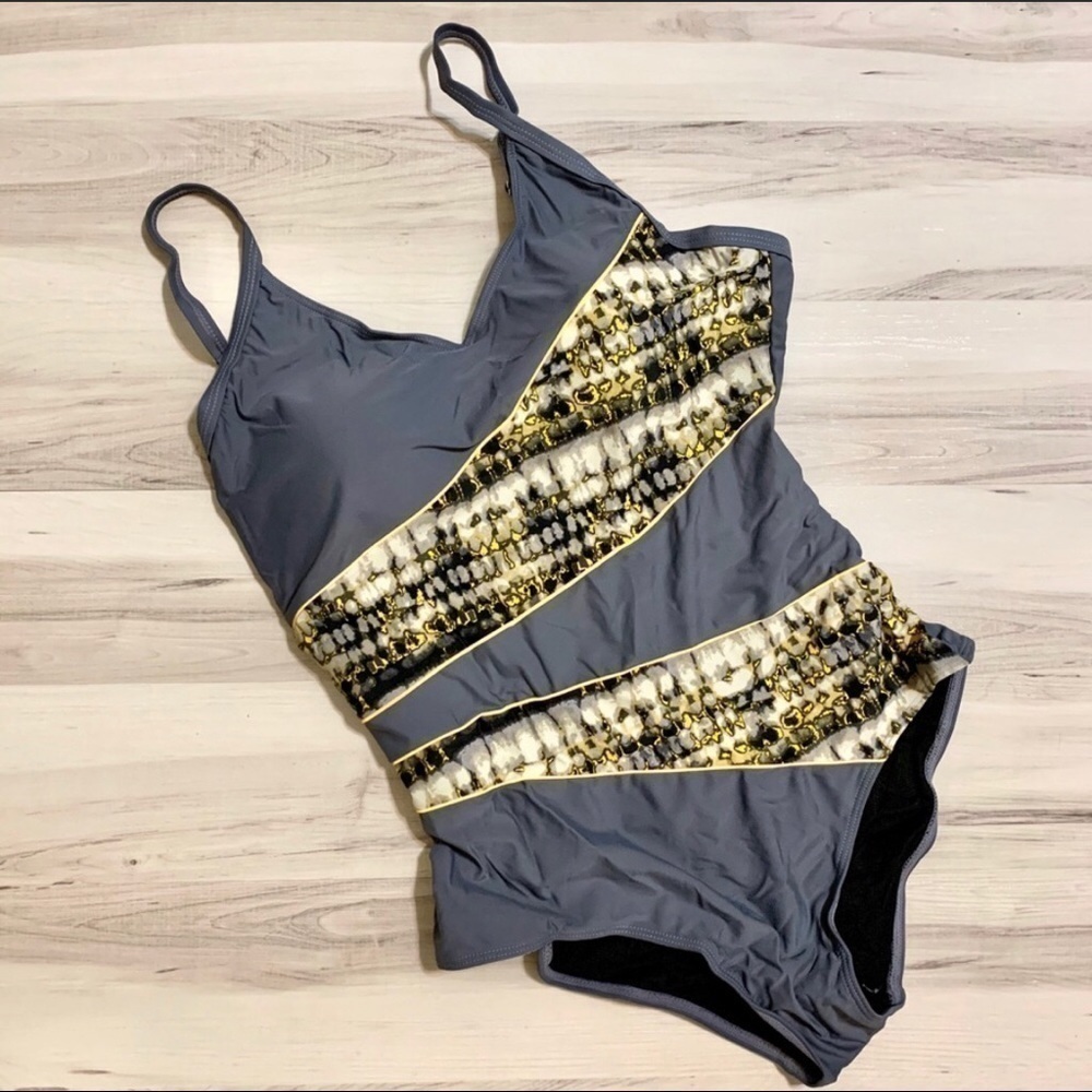 ONE Piece Swimsuit - Picture 7 of 7